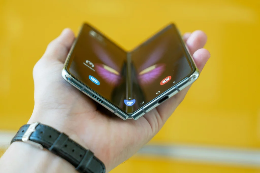 apple-foldable-phone-design